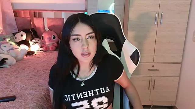 Snapshot of Angel_lusst chatting on 12-23-24, 05:06 Angel lusst online show from 12-23-24, 05:06