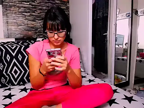 Snapshot of RubyBe10 chatting on 11-29-25, 01:00 RubyBe10 online show from 11-29-25, 01:00