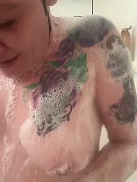 RavenRayyy online show from 12-15-25, 11:10