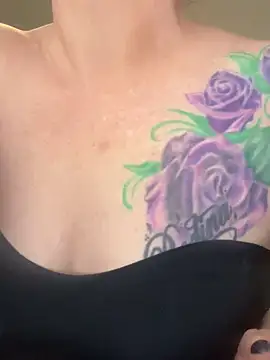 RavenRayyy online show from 10-19-25, 03:09