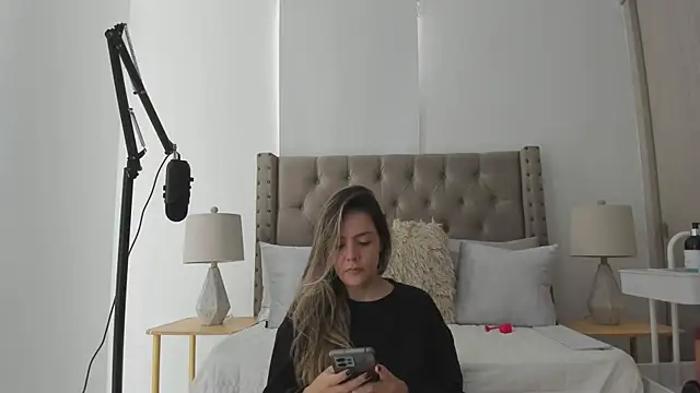 atenea erotic online show from 11-13-25, 08:02