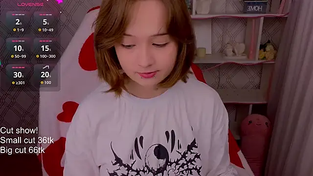 Mary uw online show from 03-25-26, 04:34