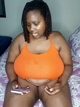 queenxdede online show from 05-12-26, 04:02