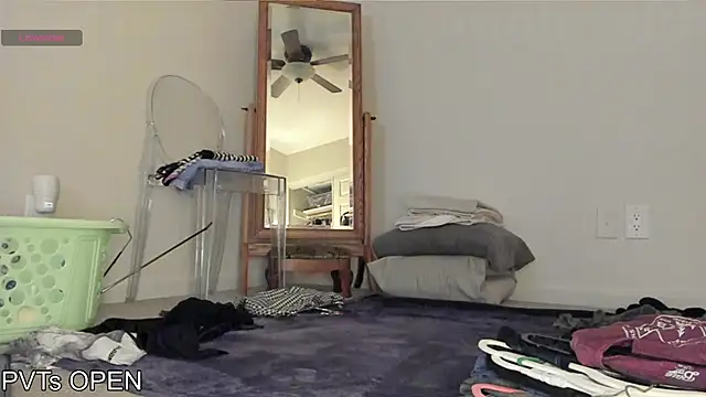 Peaches N Kreme online show from 10-06-25, 04:35