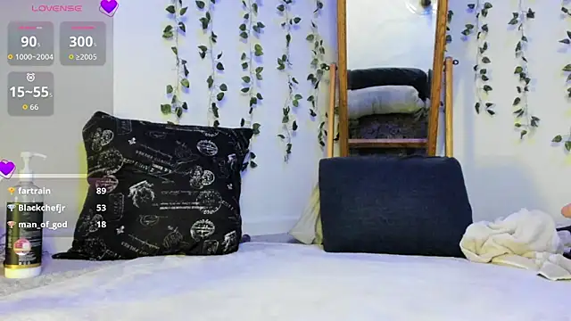 Peaches N Kreme online show from 03-21-26, 04:57