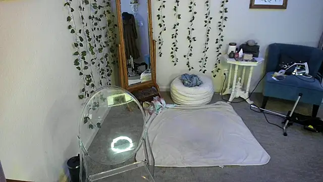 Snapshot of Peaches_N_Kreme chatting on 06-15-26, 12:33 Peaches N Kreme online show from 06-15-26, 12:33
