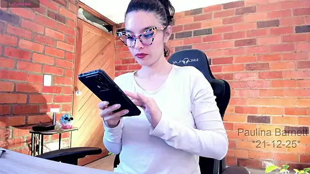 paulinabarnett- online show from 12-21-25, 09:11