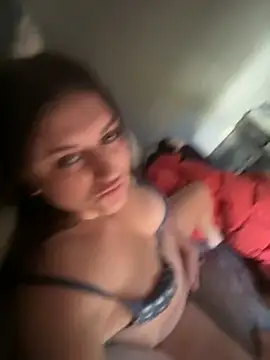 Snapshot of mermaid0794 chatting on 11-18-25, 04:43 mermaid0794 online show from 11-18-25, 04:43