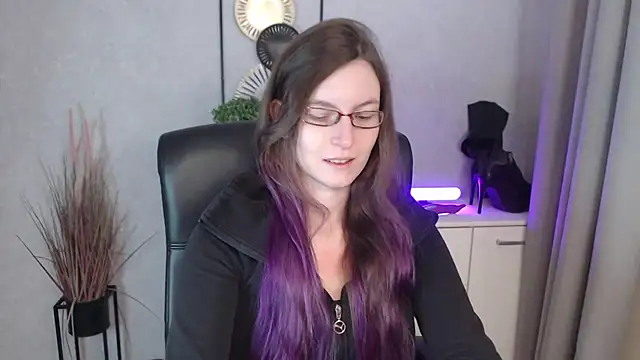 emmaxDelight online show from 11-20-25, 07:09