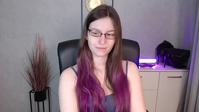 emmaxDelight online show from 12-16-25, 06:28