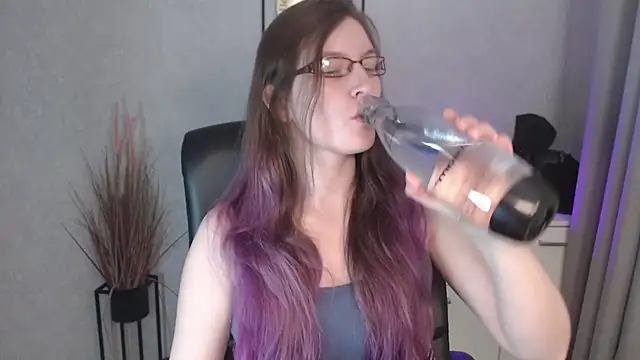 emmaxDelight online show from 11-25-25, 06:36