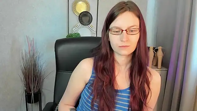 Snapshot of emmaxDelight chatting on 06-10-26, 05:30 emmaxDelight online show from 06-10-26, 05:30