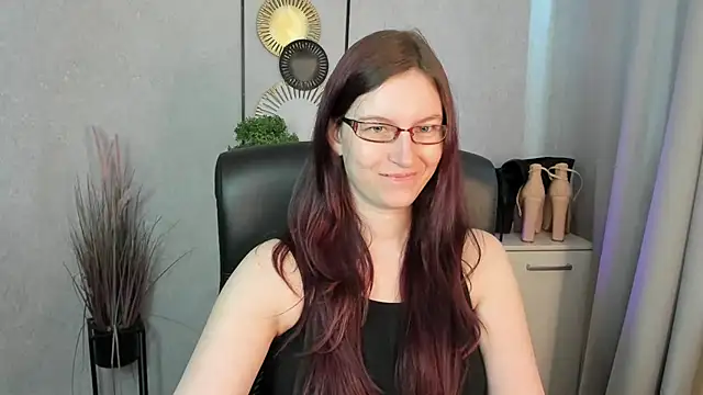 Snapshot of emmaxDelight chatting on 06-12-26, 06:55 emmaxDelight online show from 06-12-26, 06:55