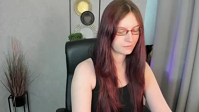 Snapshot of emmaxDelight chatting on 06-15-26, 05:29 emmaxDelight online show from 06-15-26, 05:29