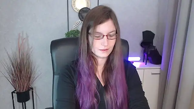 emmaxDelight online show from 11-19-25, 06:35