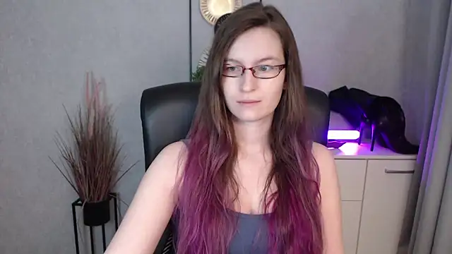 emmaxDelight online show from 12-17-25, 06:18