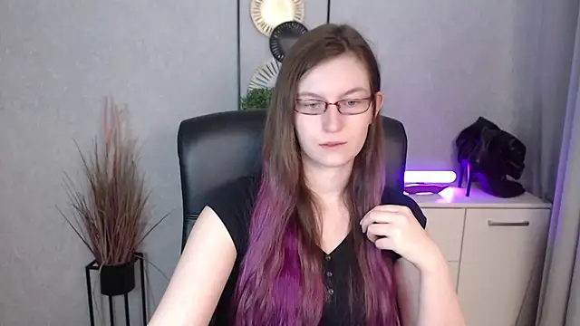 emmaxDelight online show from 12-15-25, 06:52