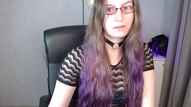 emmaxDelight online show from 10-22-25, 05:29