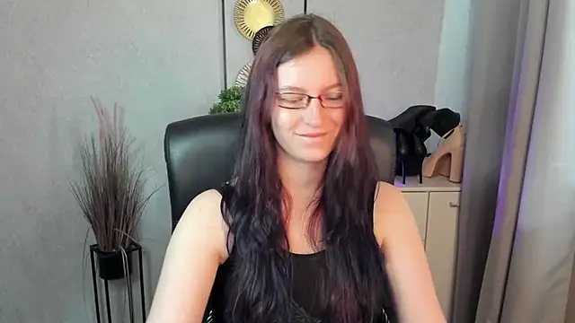 Snapshot of emmaxDelight chatting on 07-13-26, 06:56 emmaxDelight online show from 07-13-26, 06:56