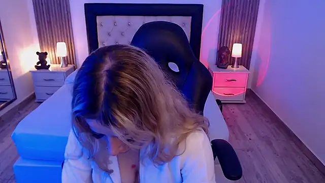 Snapshot of zoe_jones13 chatting on 10-02-25, 03:10 zoe jones13 online show from 10-02-25, 03:10