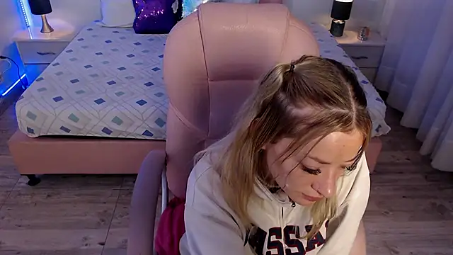 zoe jones13 online show from 02-20-26, 06:26