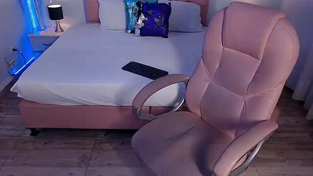 zoe jones13 online show from 03-25-26, 04:12