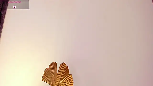 Snapshot of Mia_ross16 chatting on 02-17-25, 07:23 Mia ross16 online show from 02-17-25, 07:23