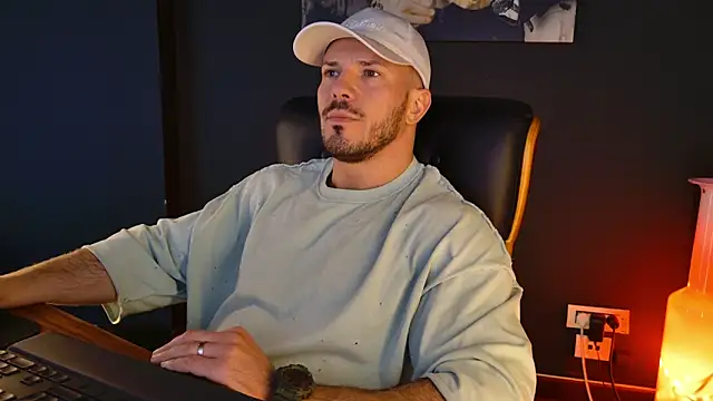 AngeloEric online show from 12-19-25, 01:24