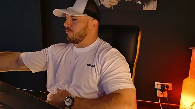 Snapshot of AngeloEric chatting on 05-15-26, 11:52 AngeloEric online show from 05-15-26, 11:52