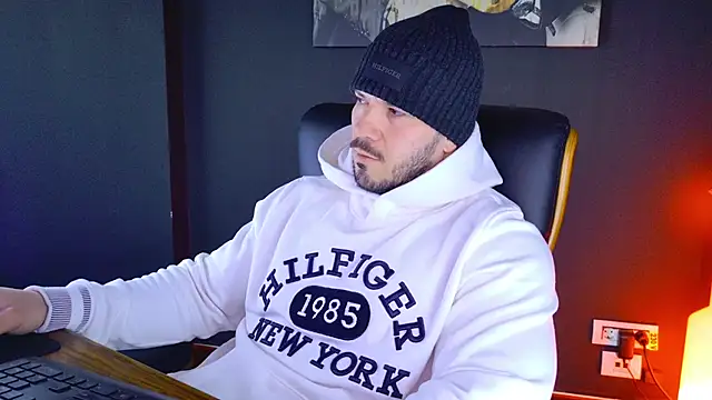Snapshot of AngeloEric chatting on 01-28-25, 07:43 AngeloEric online show from 01-28-25, 07:43