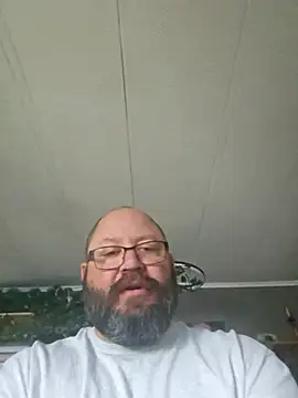 Snapshot of RedneckWants2PlayNow chatting on 11-18-25, 03:26 RedneckWants2PlayNow online show from 11-18-25, 03:26