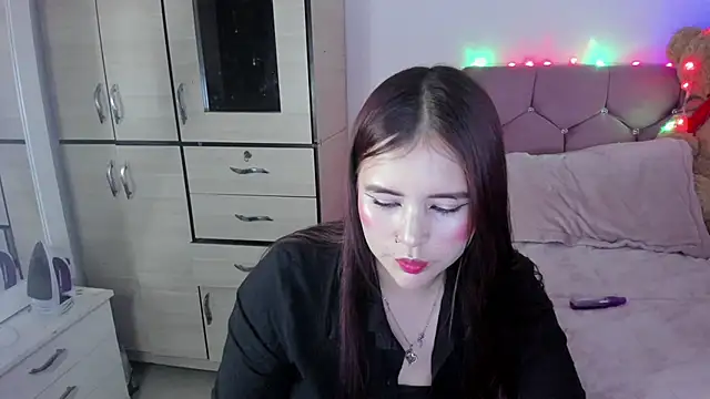 Snapshot of hotbbc_wife chatting on 02-17-25, 11:00 hotbbc wife online show from 02-17-25, 11:00