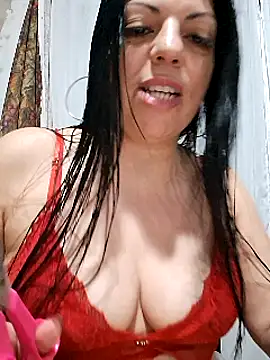 Snapshot of Paulitta- chatting on 03-21-25, 09:12 Paulitta- online show from 03-21-25, 09:12