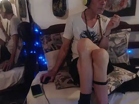 laye19 online show from 10-10-25, 12:00