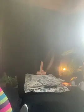 laye19 online show from 10-19-25, 09:39