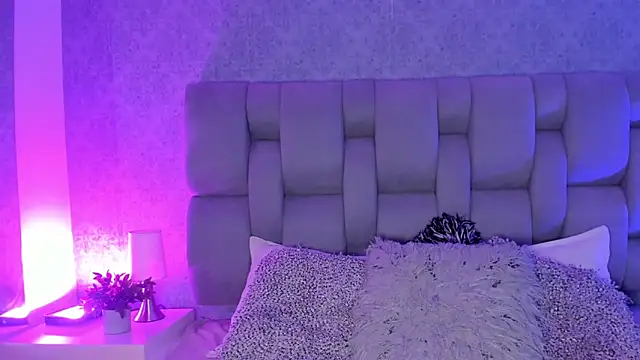 KarolRojas  online show from 09-10-25, 03:27