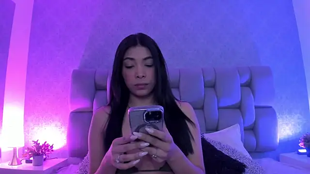 KarolRojas  online show from 09-26-25, 03:35