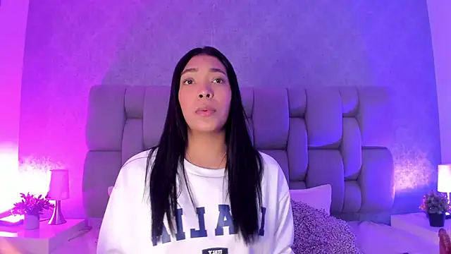 KarolRojas  online show from 09-18-25, 03:20