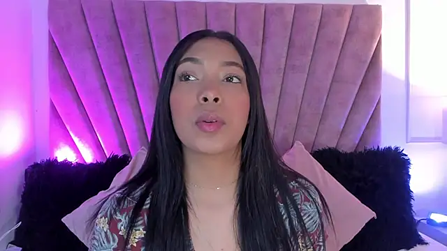 KarolRojas  online show from 10-22-25, 03:17
