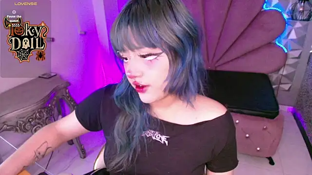 toky doll online show from 10-26-25, 08:53