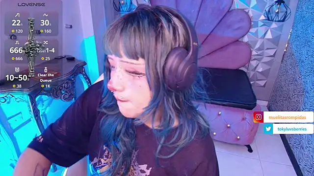 toky doll online show from 12-04-25, 08:19