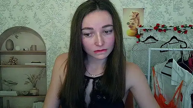  Barbie Kiss  online show from 11-21-25, 08:30