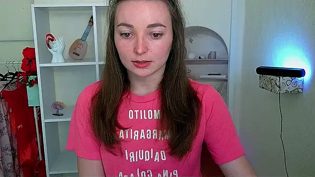  Barbie Kiss  online show from 06-15-26, 09:31