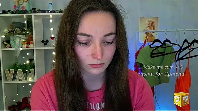  Barbie Kiss  online show from 04-13-26, 01:04