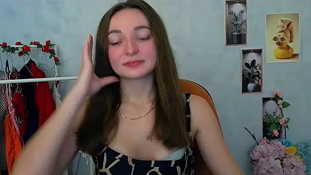  Barbie Kiss  online show from 12-01-25, 12:28