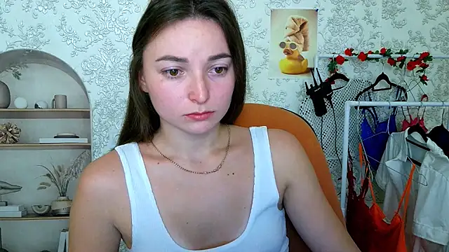  Barbie Kiss  online show from 10-15-25, 05:06