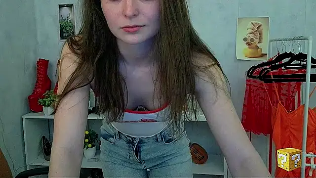  Barbie Kiss  online show from 05-05-26, 12:19