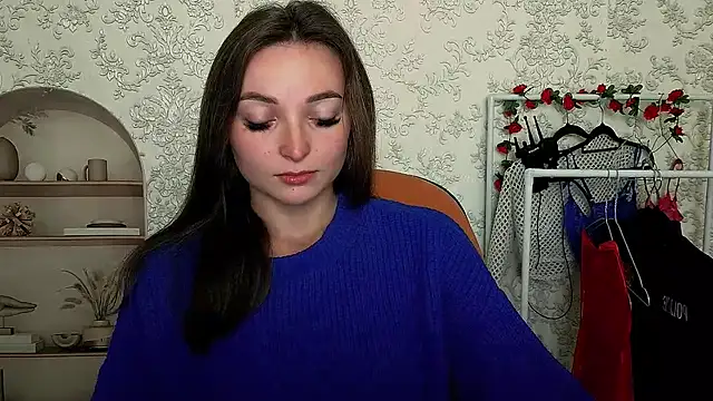  Barbie Kiss  online show from 10-03-25, 02:18