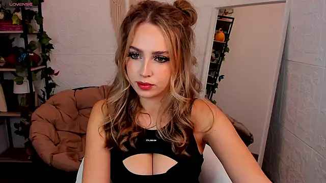 YaraKroft  online show from 02-19-25, 03:06