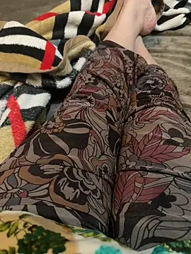 heena13 online show from 11-30-25, 11:00